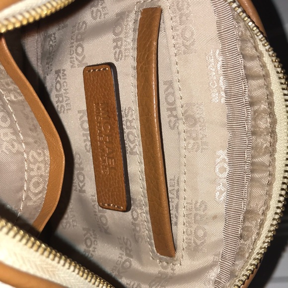 MICHAEL KORS SHOULDER CLUTCH